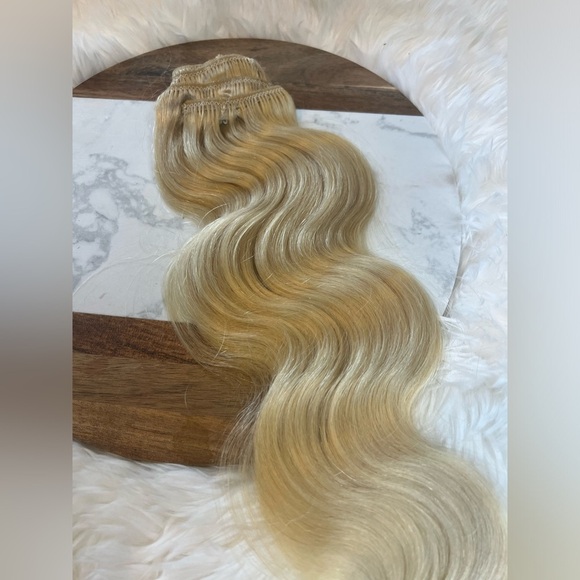 20 In Body Wave #613 Human hair Light Blonde Clip in extensions Full set - Picture 5 of 7